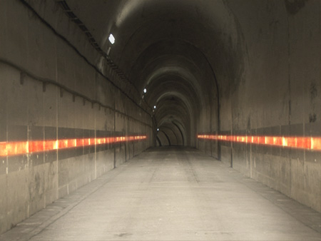 TS光る塗装　トンネル内に施工